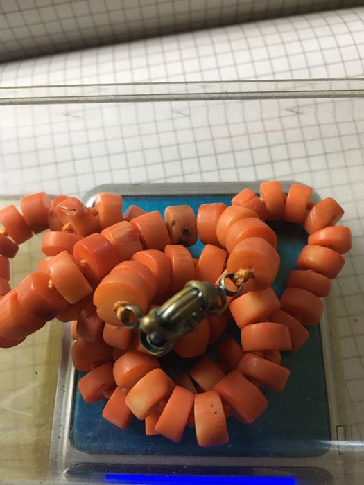 Продам бусы коралловые