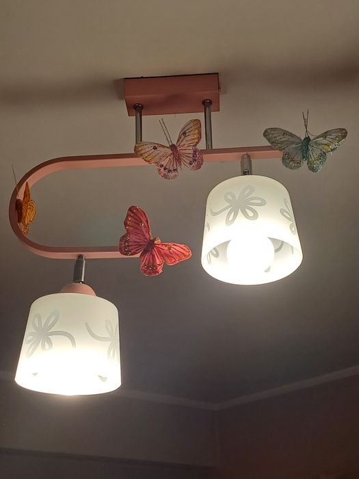 Lampa do pokoju dla dziewczynki klosze szklane