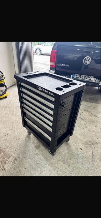 Vendo carrinho de ferramentas com 7 gavetas rodas e fechadura