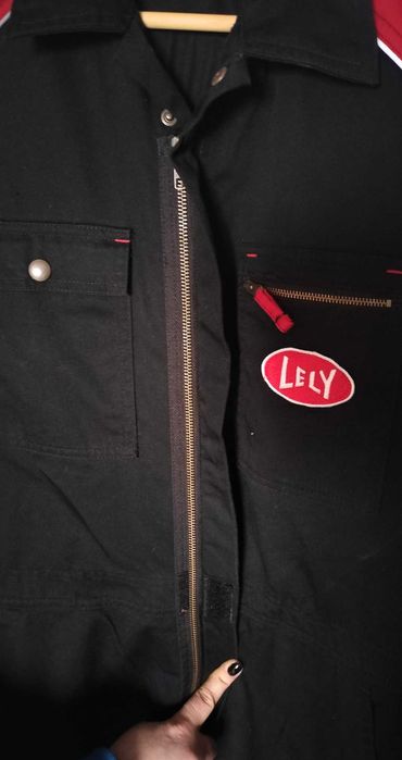 LELY kombinezon roboczy dojarza rozmiar 52 czarno-czerwony