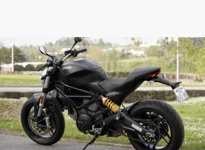 Vendo Mota Ducati Monster em excelente estado