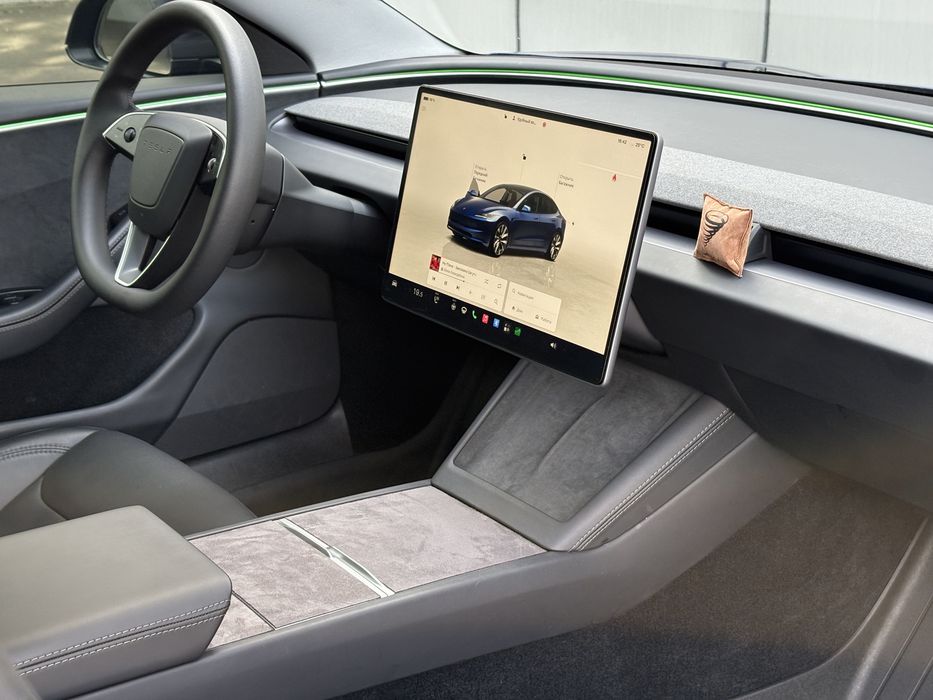 Tesla Model 3 2024 VIN 5YJ3E1EB9RF818890 фото оголошення 8 з 8