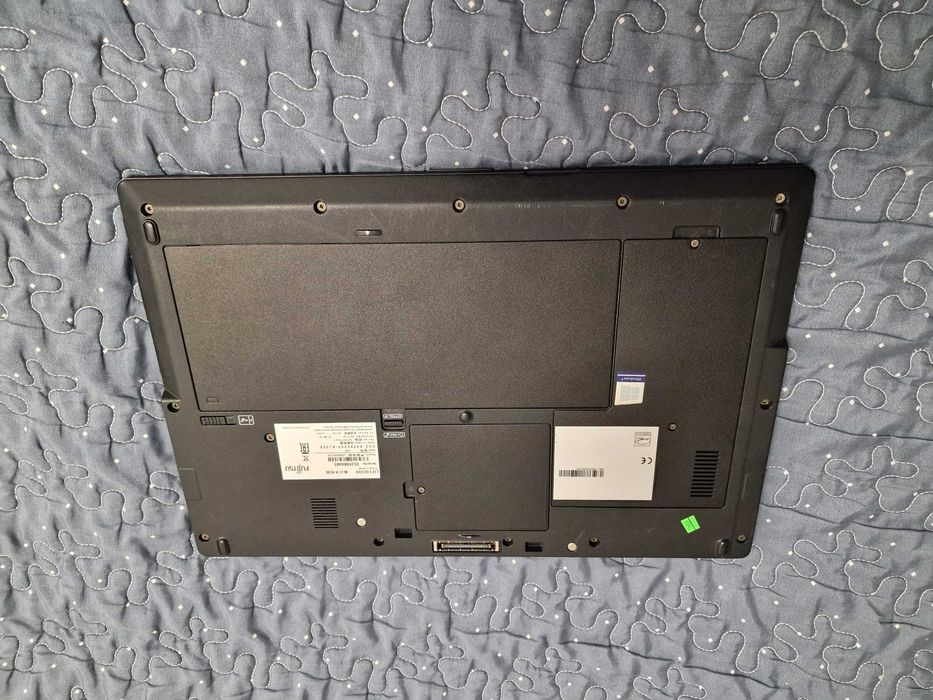 Fujitsu 15 U757/Full IPS/Core™i7 7600U/8DDR4/256SSD/Intel HD620 2GB