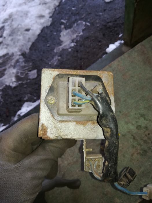 Реостат, резистор печки Мазда 626 / Мazda 626