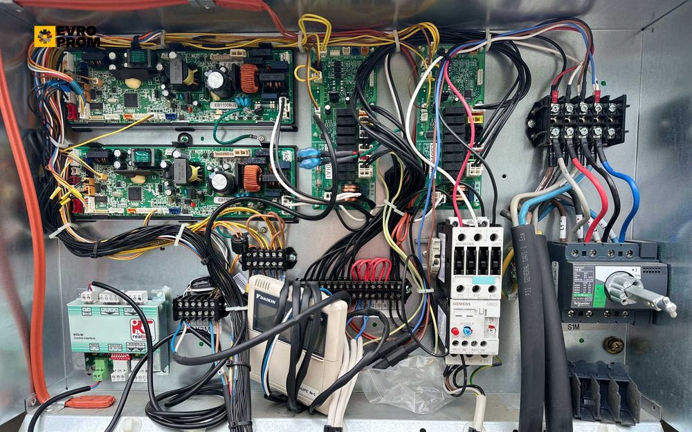 Чіллер / Тепловий насос DAIKIN EWYQ050CAWP H 50.5 кВт / 50.3 кВт.