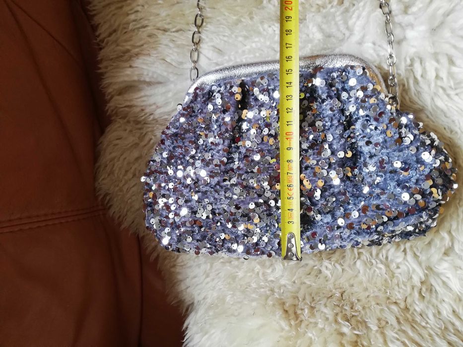 Torebka kopertówka cekiny srebrna wieczorowa na łańcuszku New Look