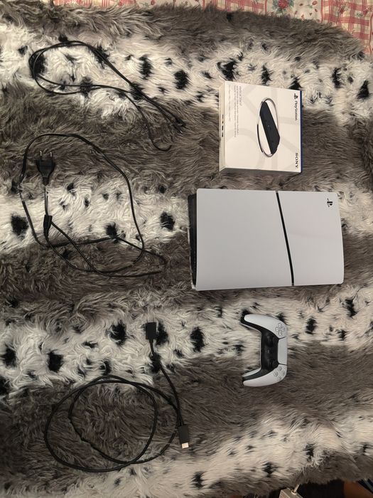 Playstation 5 com comando e suporte vertical