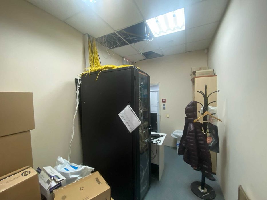 ОРЕНДА фасадного нежитлового приміщення вільного призначення до 100м.