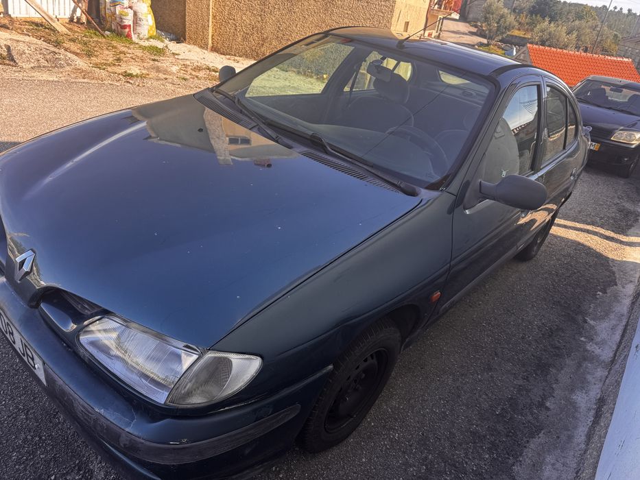 Renault Mégane para peças ou para reparar — photo 2