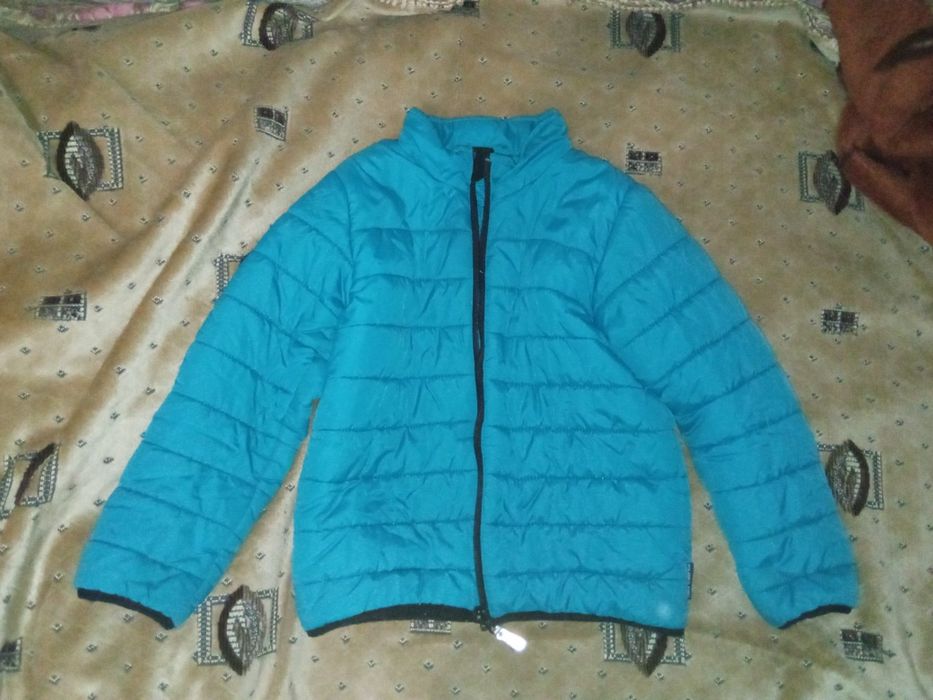 Куртка  на хлопця на 6-7 років