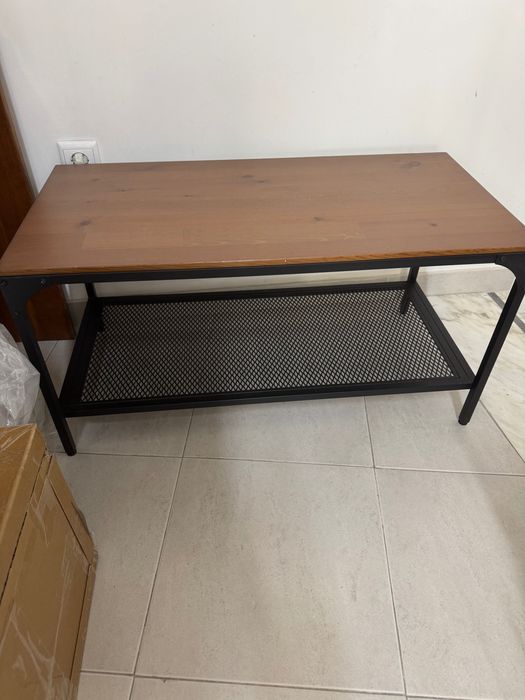 Mesa estilo industrial do Ikea