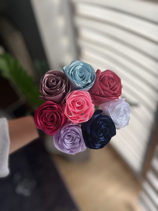 Roze z wstazki na zamowienie