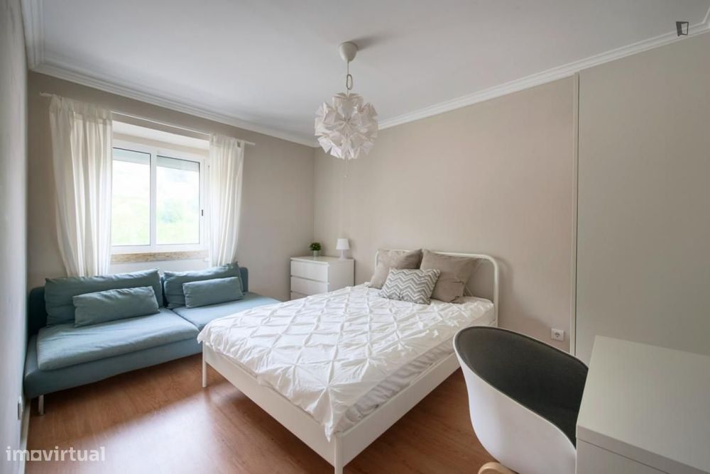 Quarto - localizado em Arroios Lisbon