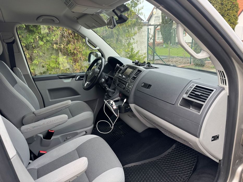 Volkswagen Caravelle 2.0TDI 180km Xenon Navi El.Drzwi Niski Przebieg !!