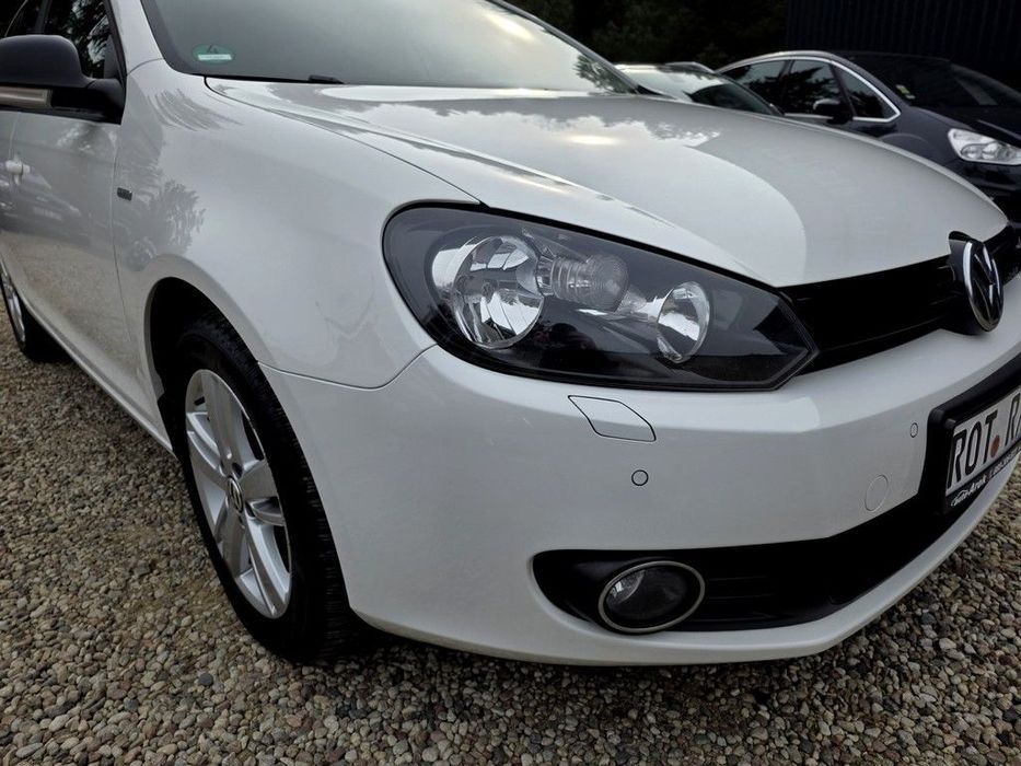 Volkswagen Golf Piękna Biała Bogata Edycja Dwu Litrowa 140Tka