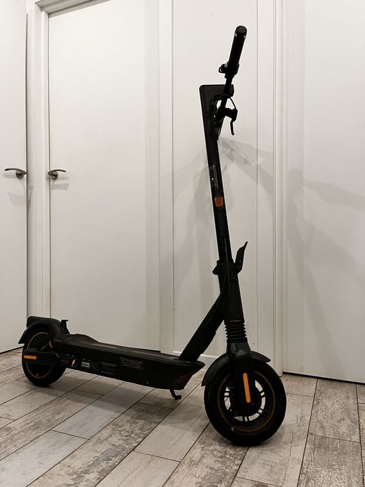 Продам електросамокат Ninebot MAX
