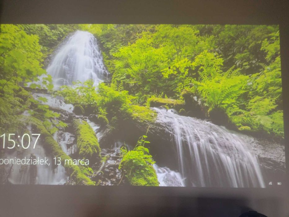 Projektor NEC um280w + drugi