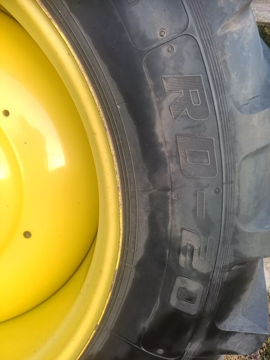 Koła john deere 20.8 r42