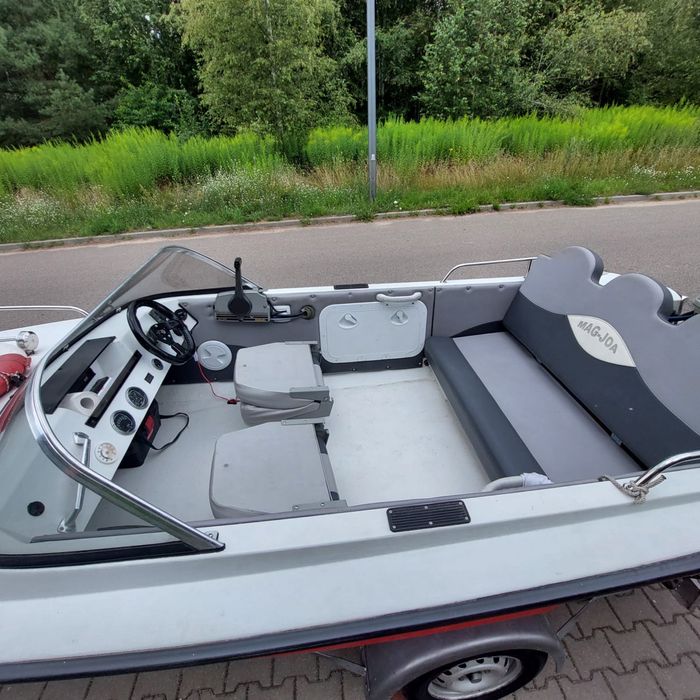 Łódź motorowa/motorówka