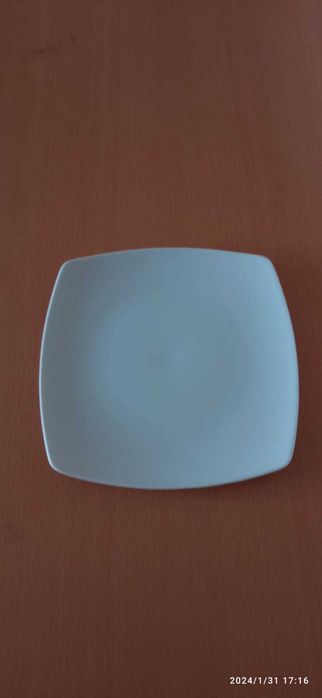 8 White Ceramic Square Plates426077854756382720