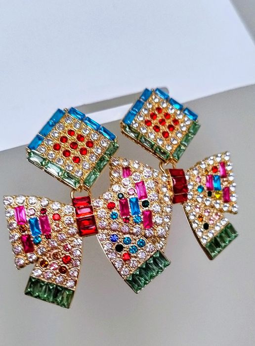 Bogato zdobione,inkrustowane wieczorowe kolczyki glamour, kokardy