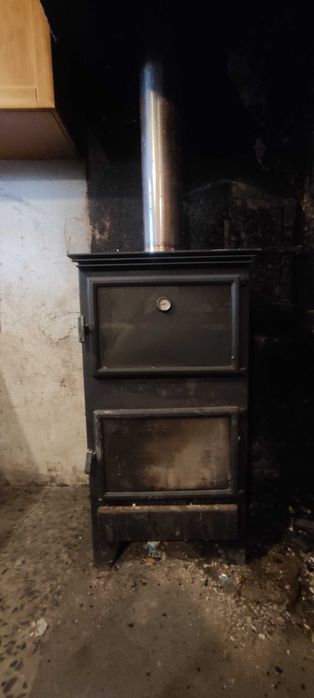 Salamandra com forno de ferro fundido