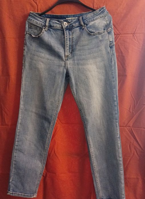 Женские джинсы 28/м
