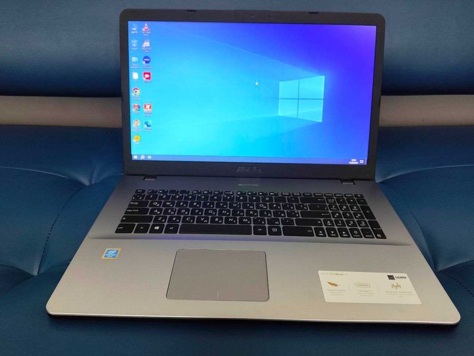 Великий ноутбук ASUS VivoBook 17 X705UА/8RAM/1000GB/ 17,3 з коробки все працює