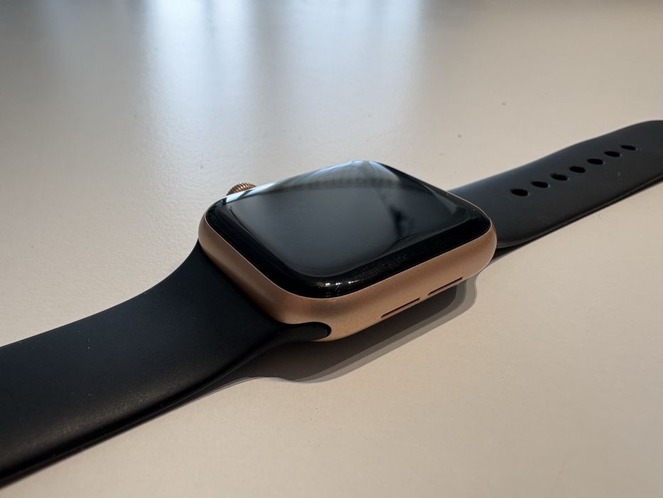 Золоті Apple Watch SE 2 40mm Gold Rose Cellular eSIM