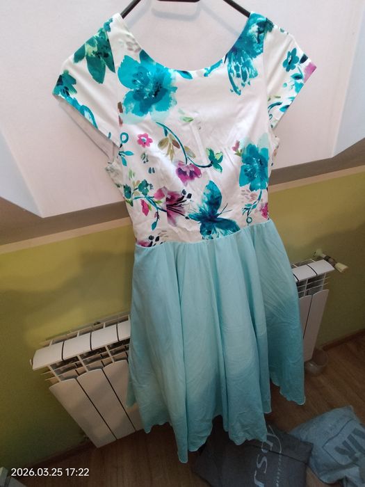 Elegancka sukienka błękitna kwiatowa 36