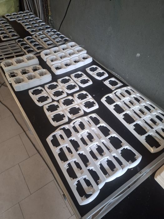 Karlik trend gniazdka