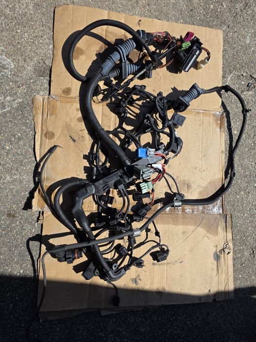 Wiązka silnika instalacja BMW E60 E61 2.0d N47 177km świec