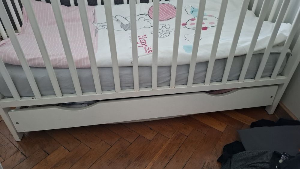 Łóżeczko dziecięce biale drewniane plus pościel materac