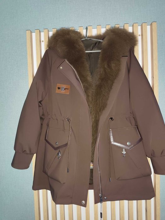 Продам парку жіночу