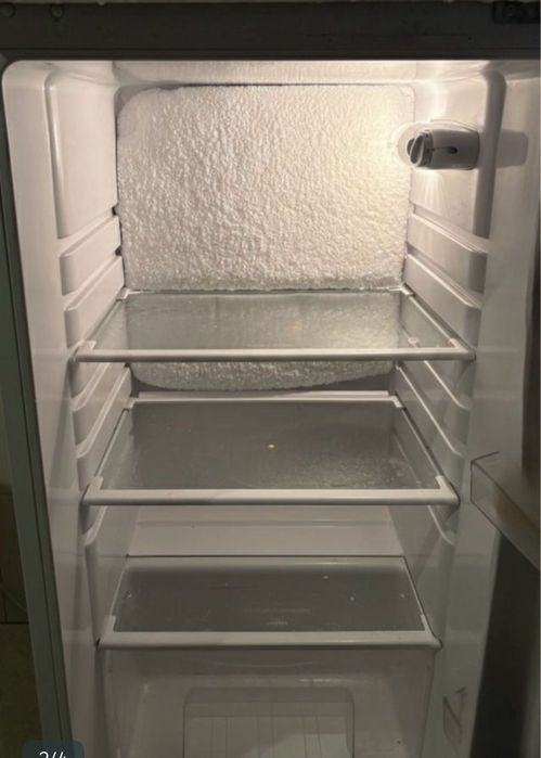 Frigorífico com congelador potente de