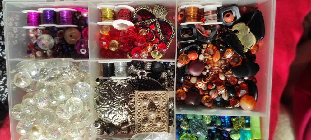 Missangas e materiais para bijuteria - coleção de vários países