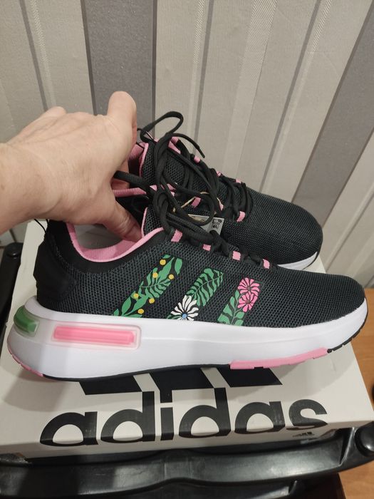 Кроссовки фирмы ADIDAS оригинальные новые 41 размера