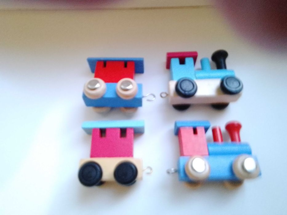 Паровозики с вагончиками дерево