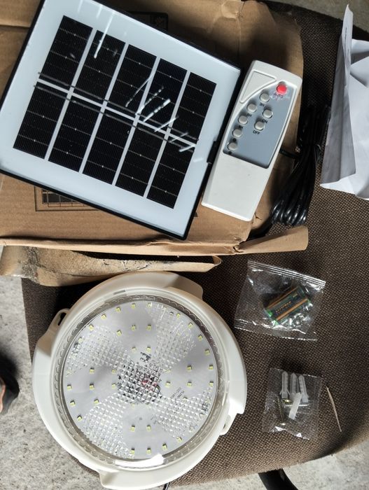 Lampa solarna sufitowa