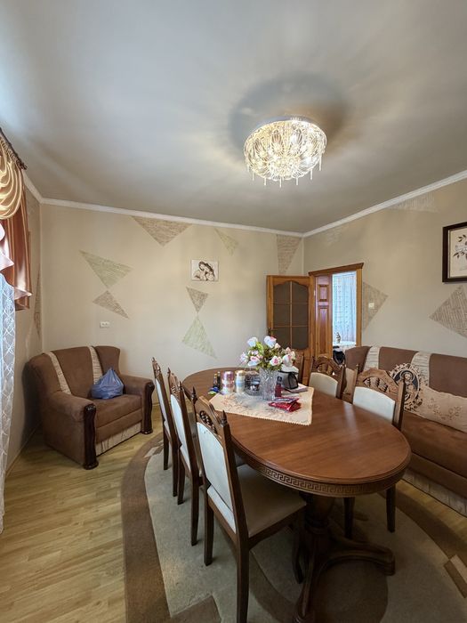 Продаж будинку в передмісті