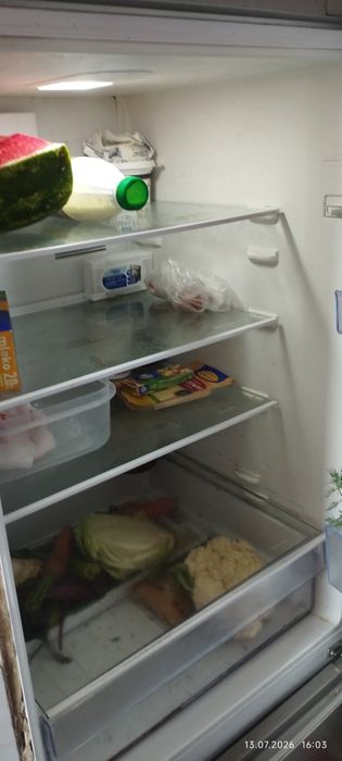 Lodówka BenQ  kolor srebrny