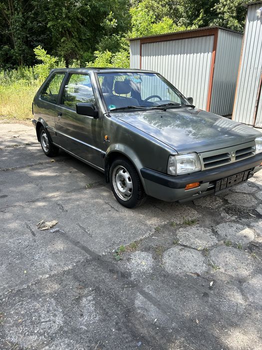 Nissan Micra który swoją młodość przestał w garażu