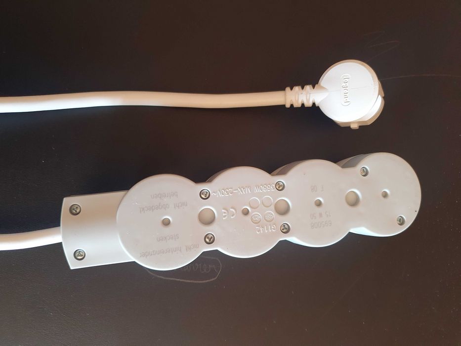 Extensão elétrica LEGRAND 4 tomadas 5 metros