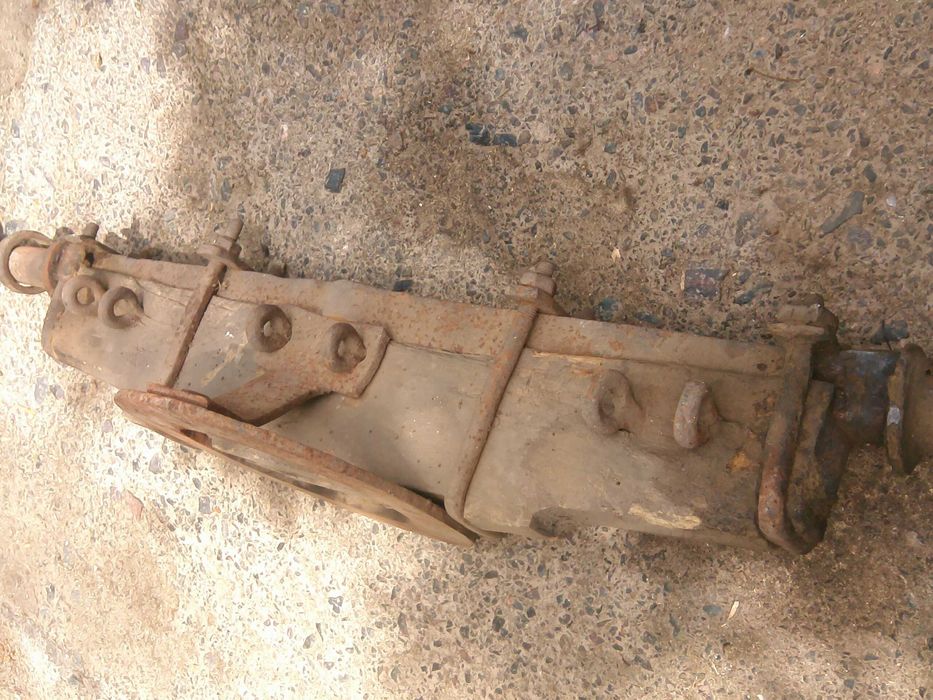 Ось к старинной телеге в сборе.