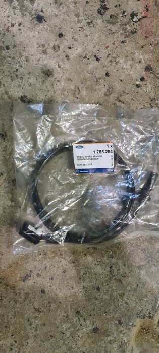 Датчик АБС (ABS) задний левый 1785284 Ford