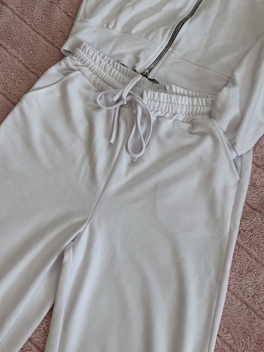 Костюм жіночий, білий