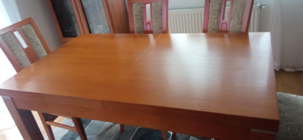 Stół rozkładany i 6 krzeseł gratis