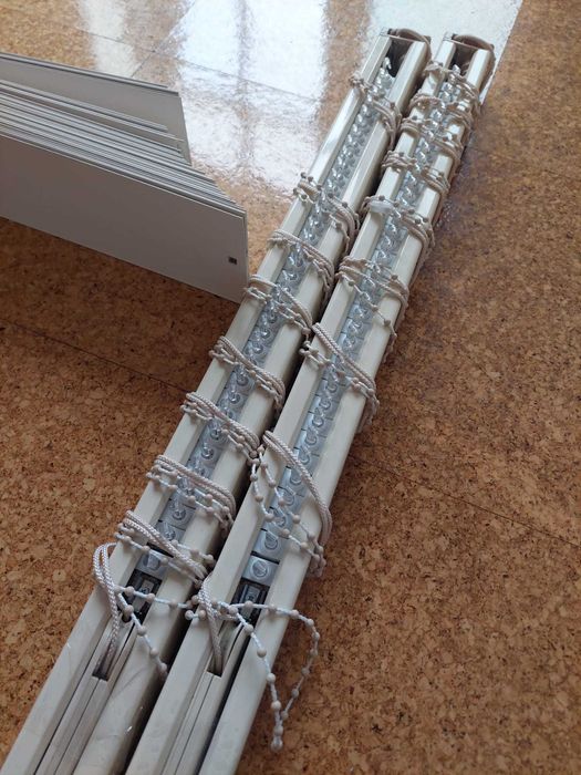 Estores/Bandas Verticais PVC - Bege - Bom Estado