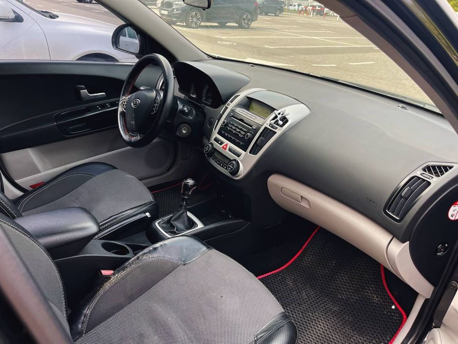 Kia Ceed 2008 • 1.6 газ/бензин • механіка