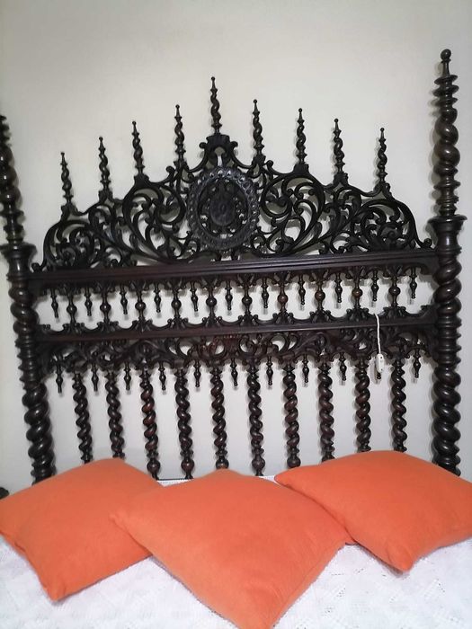 Cama de bilros, em bom estado